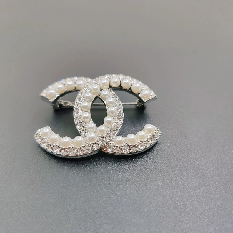 Minimalist Chxnxl Brooches 287827