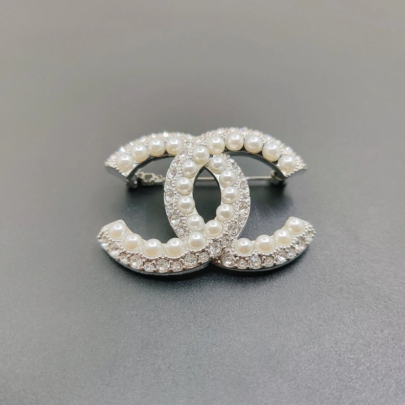 Minimalist Chxnxl Brooches 287827