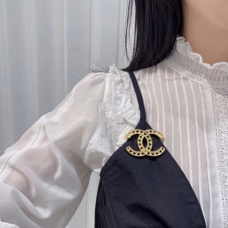 HighQuality Chxnxl Brooches 287823