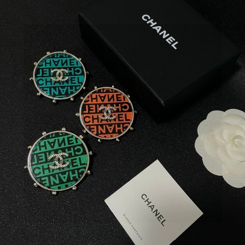 Versatile Chxnxl Brooches 287824