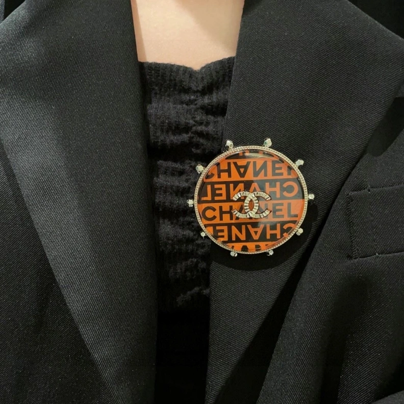 Trendsetting Chxnxl Brooches 287835
