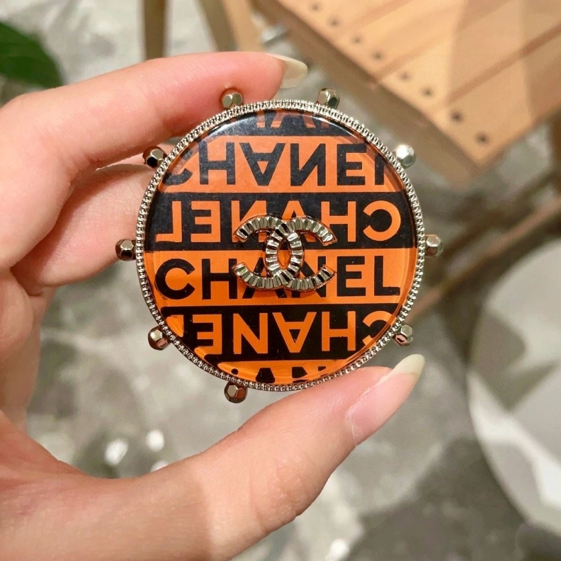 Trendsetting Chxnxl Brooches 287835