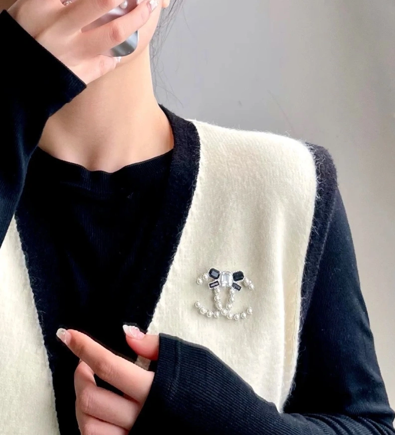 Popular Chxnxl Brooches 287817
