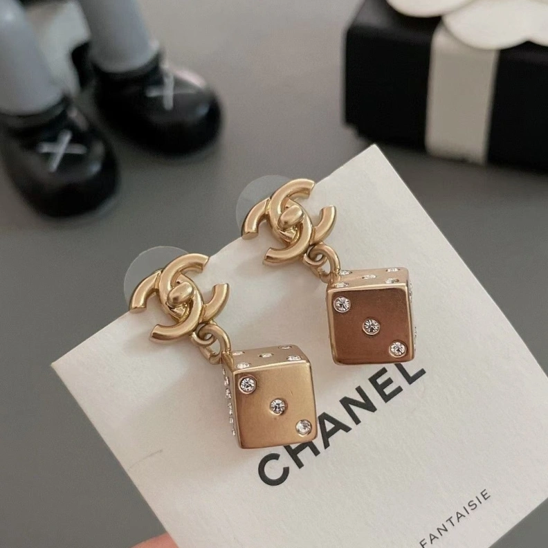 Flexible Chxnxl Earrings 287396