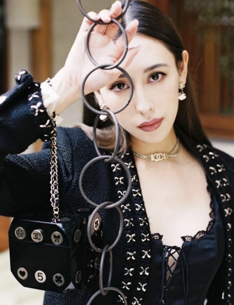 Flexible Chxnxl Earrings 287396