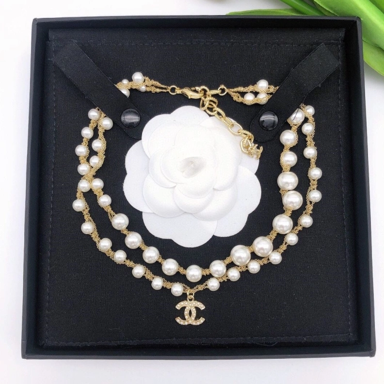 Compact Chxnxl Necklaces 286752
