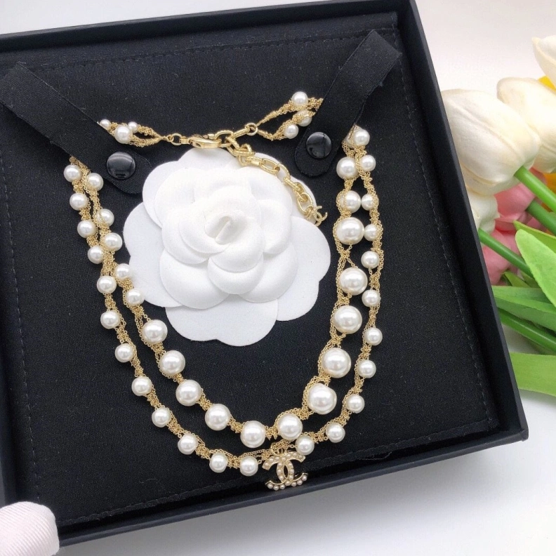 Compact Chxnxl Necklaces 286752