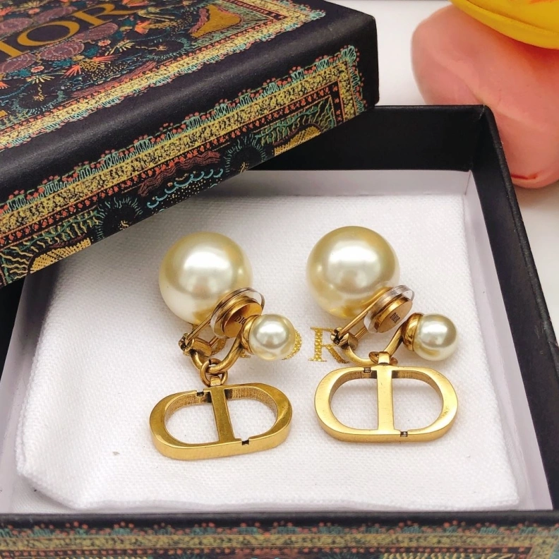 HighQuality Christian Dxxr Earrings 294521