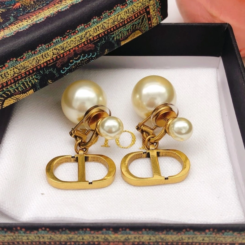 HighQuality Christian Dxxr Earrings 294521