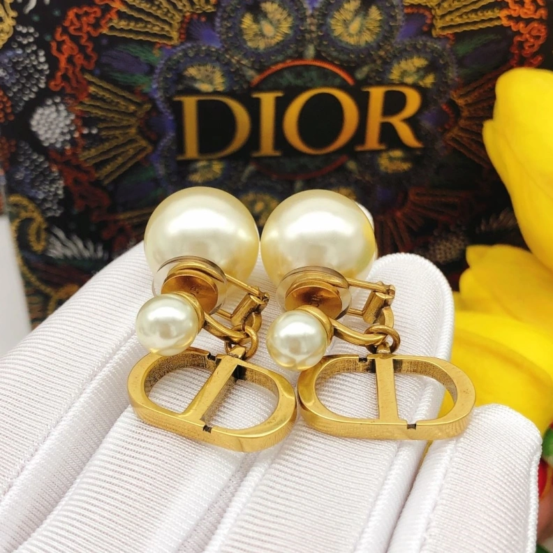 HighQuality Christian Dxxr Earrings 294521