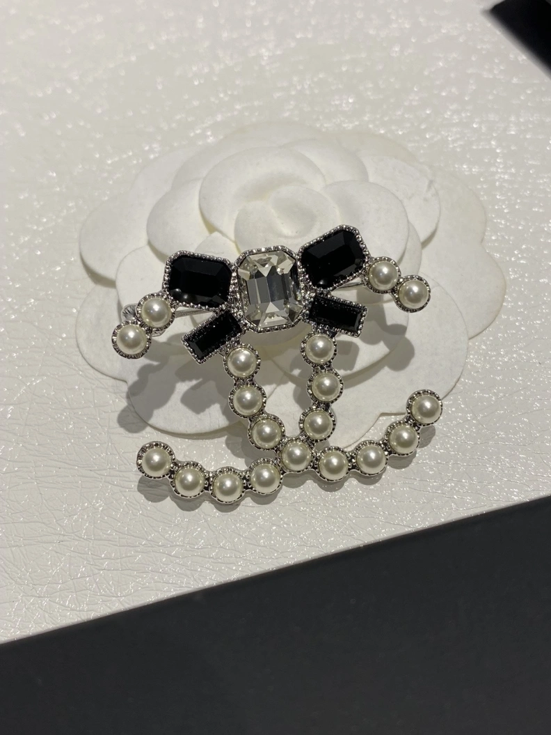 SportInspired Chxnxl Brooches 287815
