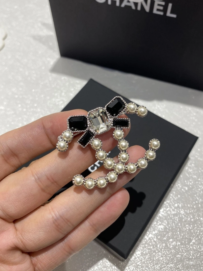 SportInspired Chxnxl Brooches 287815