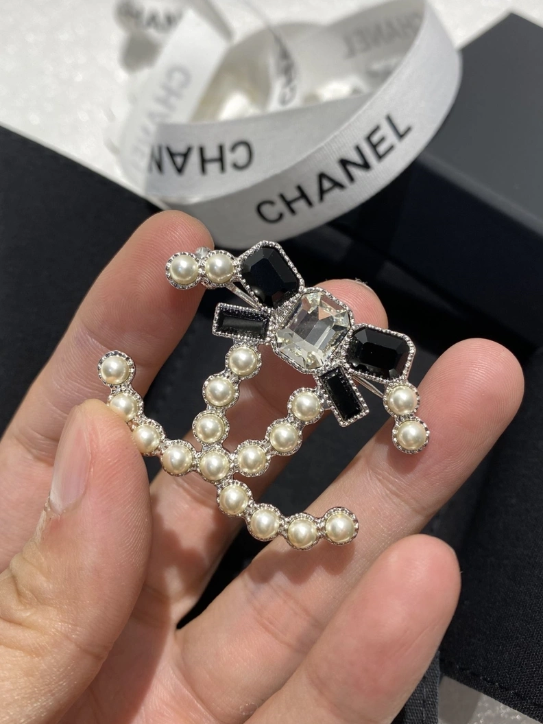 SportInspired Chxnxl Brooches 287815