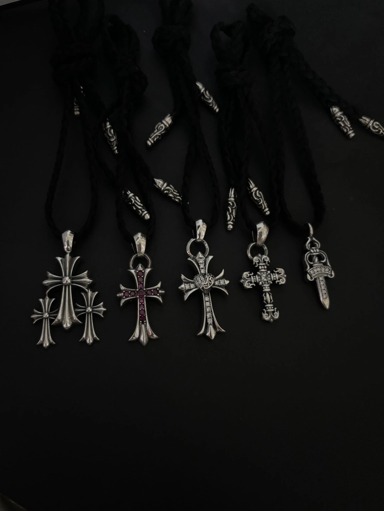 GoAnywhere Chrxmx Hxxrts Necklaces 297831