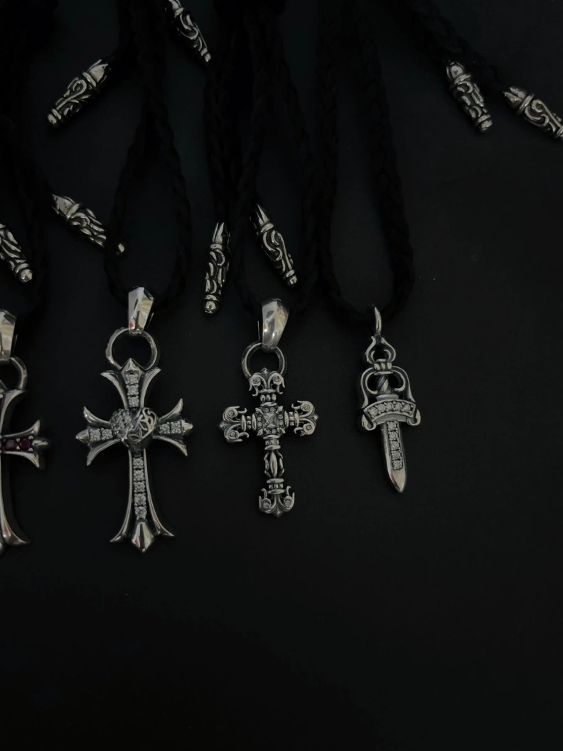 GoAnywhere Chrxmx Hxxrts Necklaces 297831
