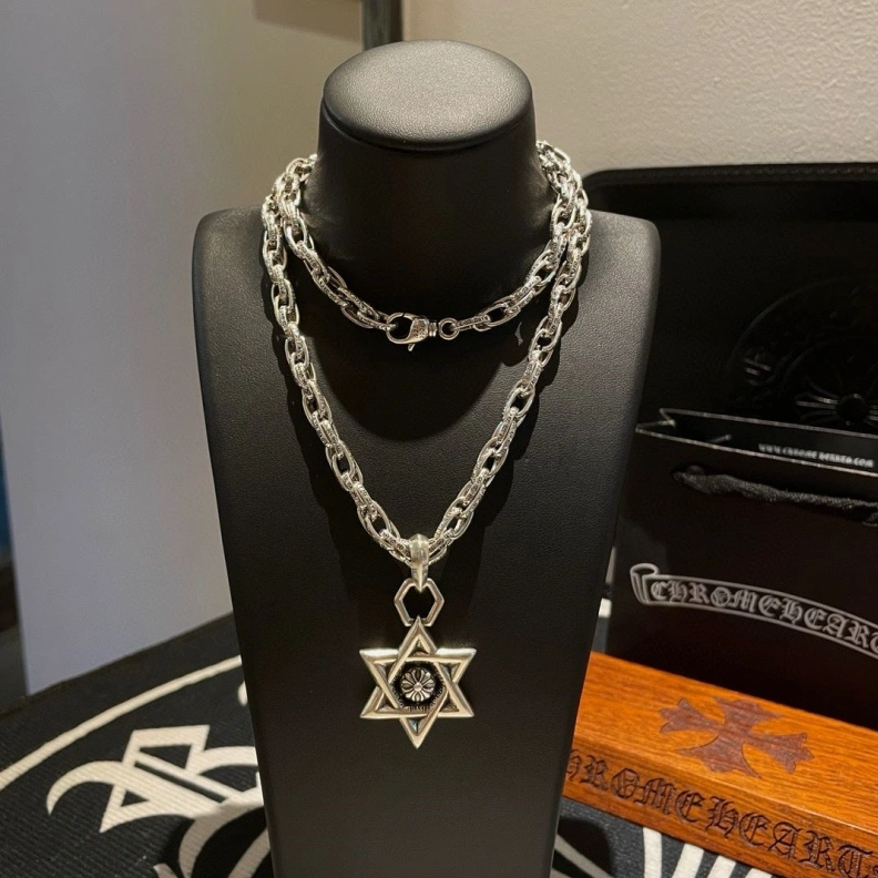 Lightweight Chrxmx Hxxrts Necklaces 297798