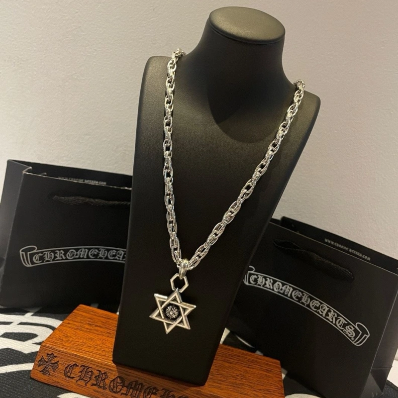 Lightweight Chrxmx Hxxrts Necklaces 297798