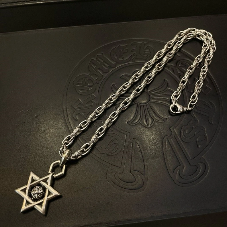 Lightweight Chrxmx Hxxrts Necklaces 297798