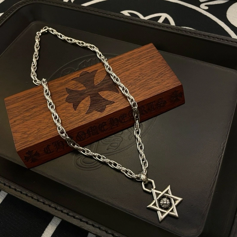 Lightweight Chrxmx Hxxrts Necklaces 297798