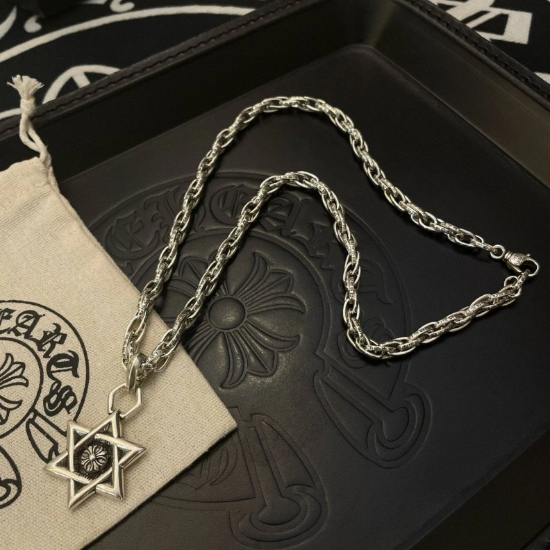 Lightweight Chrxmx Hxxrts Necklaces 297798