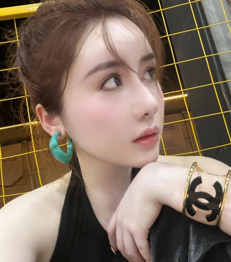 Bright Chxnxl Bracelets 287918