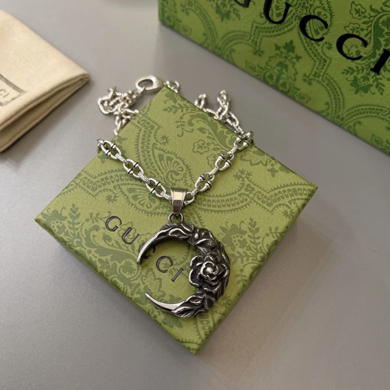 EyeCatching Gxccx Necklaces 303057