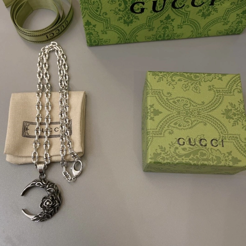 EyeCatching Gxccx Necklaces 303057