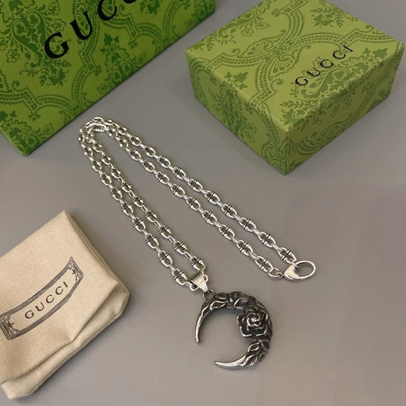 EyeCatching Gxccx Necklaces 303057