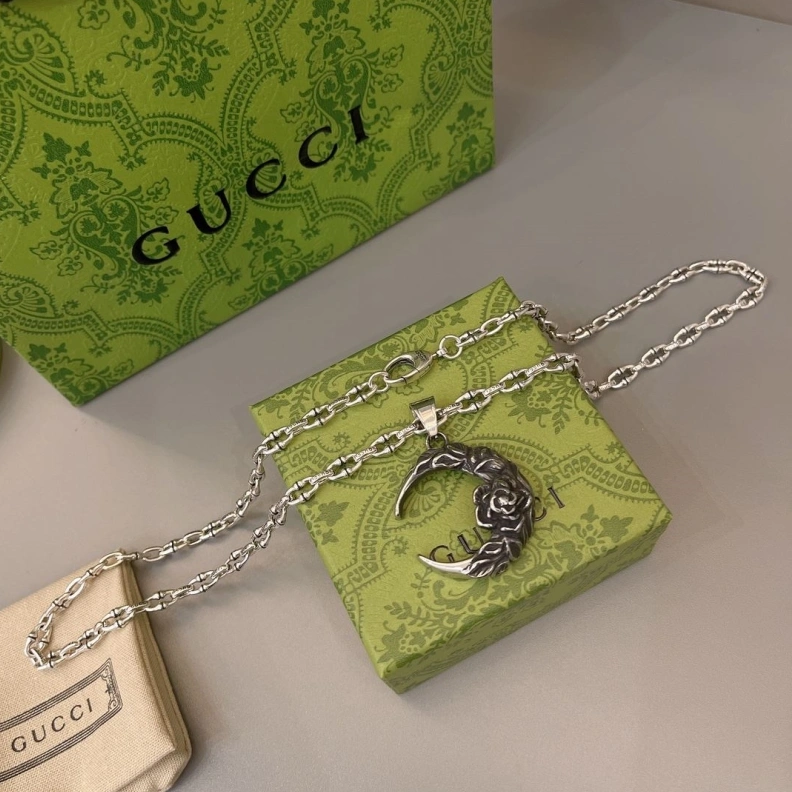 EyeCatching Gxccx Necklaces 303057
