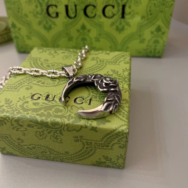 EyeCatching Gxccx Necklaces 303057