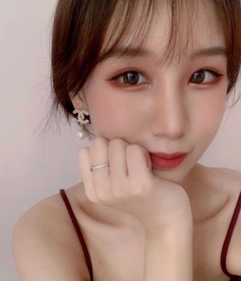 Sleek Chxnxl Earrings 287278