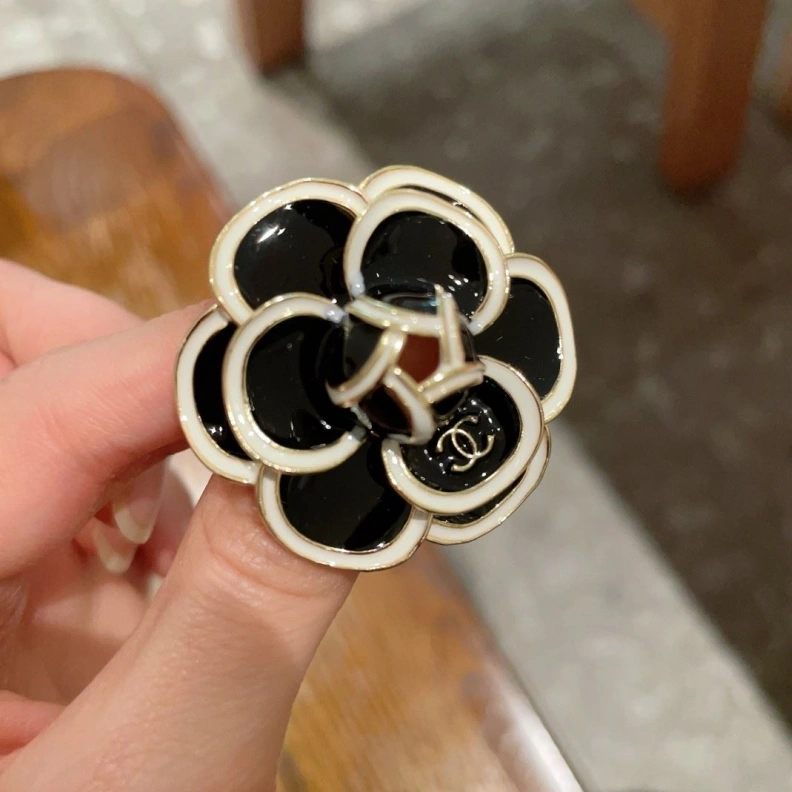 Compact Chxnxl Brooches 287789
