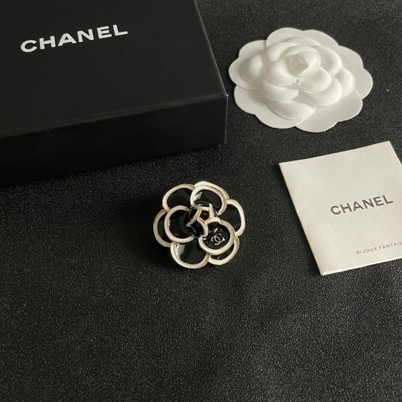 Compact Chxnxl Brooches 287789