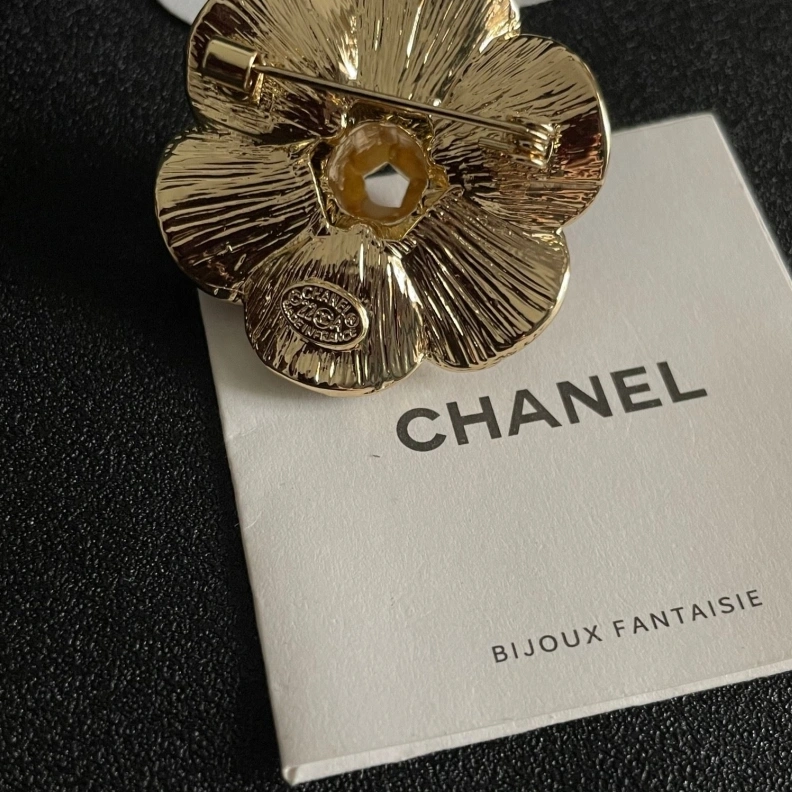 Compact Chxnxl Brooches 287789