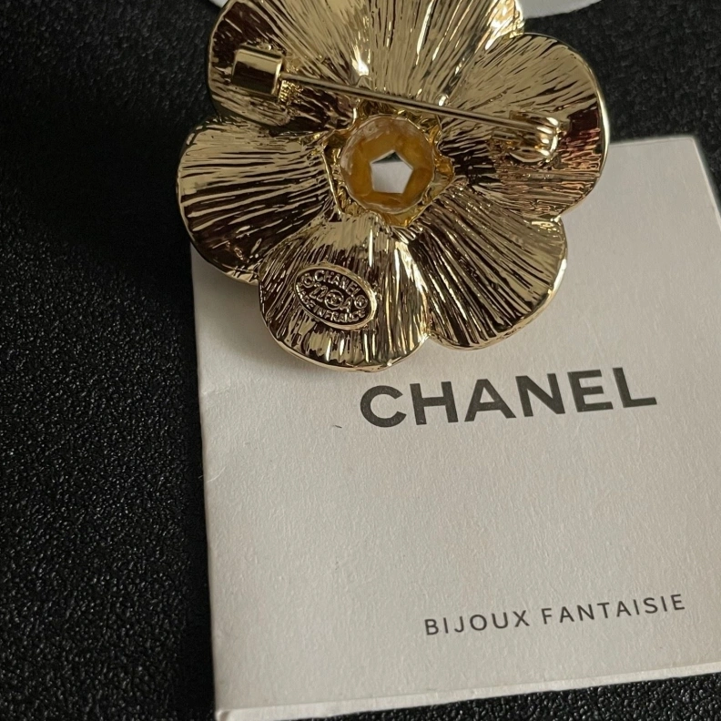 Stylish Chxnxl Brooches 287783