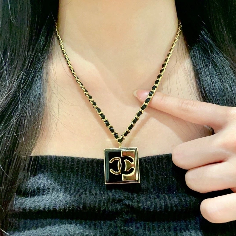 Refined Chxnxl Necklaces 286699