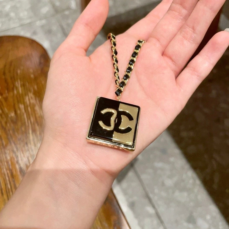 Refined Chxnxl Necklaces 286699