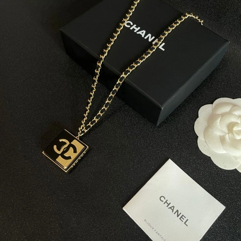 Refined Chxnxl Necklaces 286699