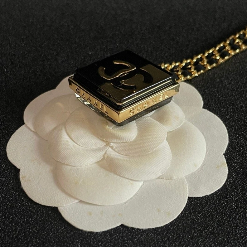 Refined Chxnxl Necklaces 286699