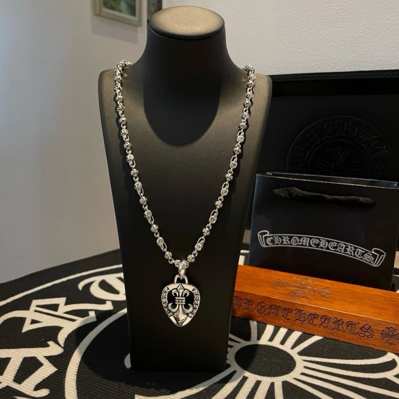 EyeCatching Chrxmx Hxxrts Necklaces 297775