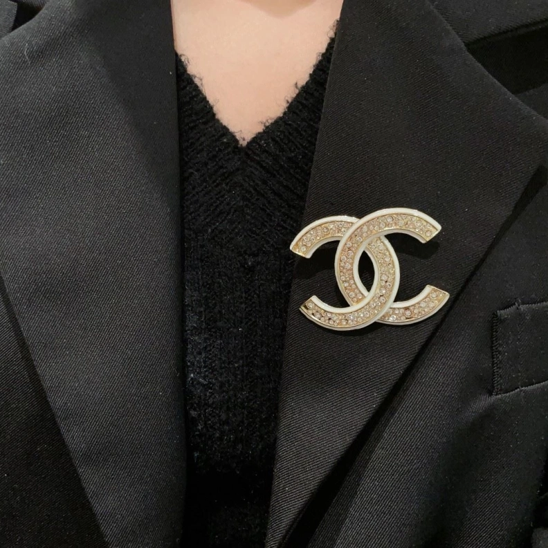 Unique Chxnxl Brooches 287772