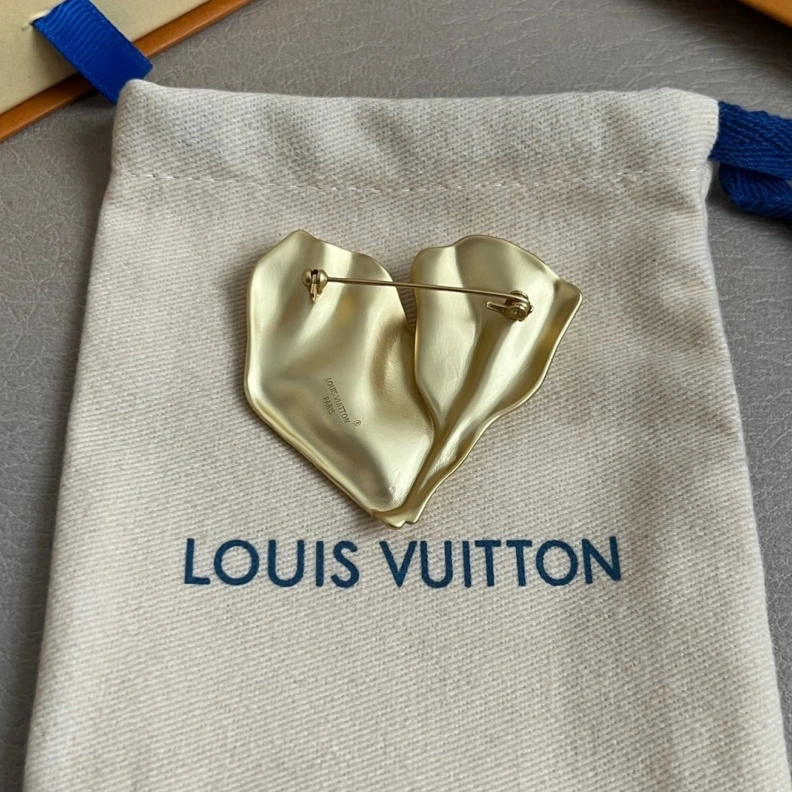 Breathable LX Brooches 309489