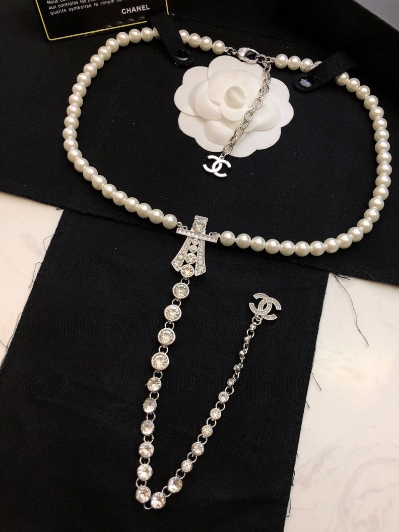 Refined Chxnxl Necklaces 286673