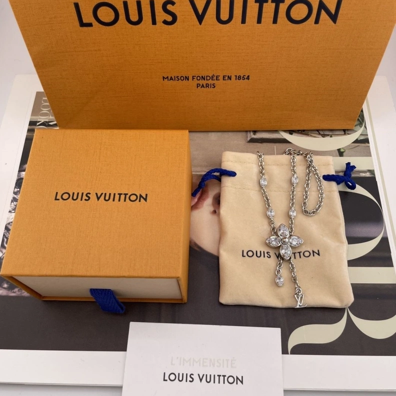 Versatile LX Necklaces 309278