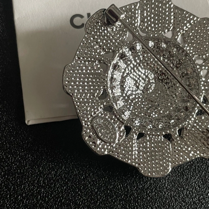 Vibrant Chxnxl Brooches 287761