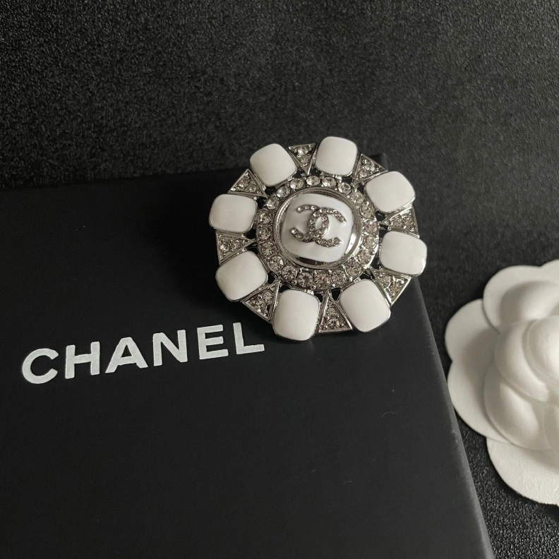 Vibrant Chxnxl Brooches 287761