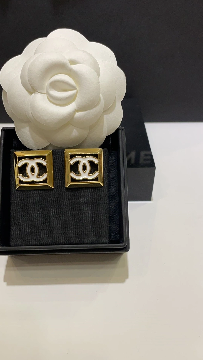 Breathable Chxnxl Earrings 287163