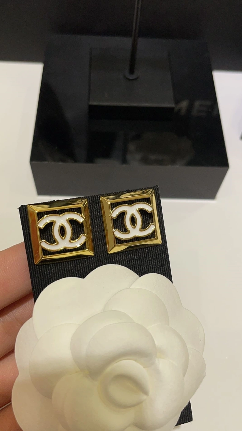 Breathable Chxnxl Earrings 287163