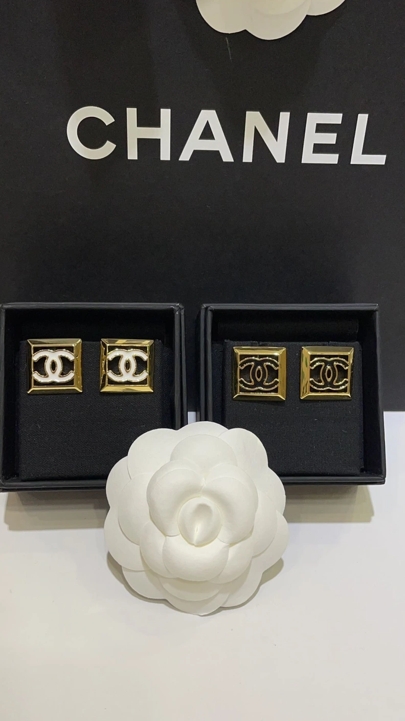 Breathable Chxnxl Earrings 287163