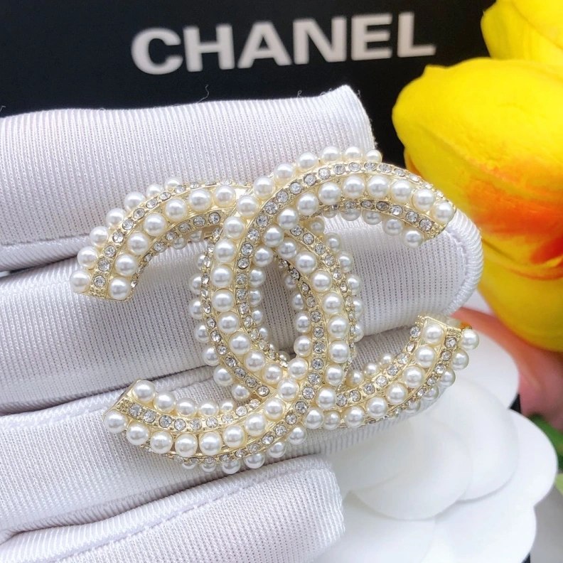 Lightweight Chxnxl Brooches 287757